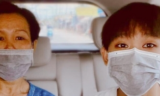 Hồ Văn Cường bên mẹ ruột trước ngày thi tốt nghiệp THPT sau ồn ào với mẹ nuôi Phi Nhung