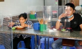 Hà Nội tạm dừng hoạt động nhà hàng, các cửa hàng cắt tóc, gội đầu từ 13/7