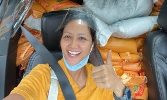 Rũ bỏ hình ảnh xiêm y lộng lẫy, H’Hen Niê làm “nữ lực điền” bốc vác cả trăm tấn gạo