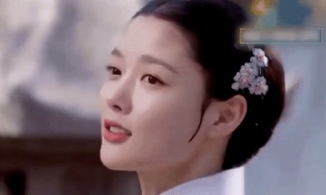 Mỹ nữ cổ trang Kim Yoo Jung đẹp lộng lẫy ở trường quay 'Bầu trời rực đỏ'