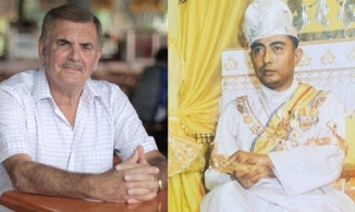 Người đàn ông mồ côi 64 tuổi mới biết mình là hoàng tử nhưng đã muộn