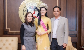 Bố Đỗ Thị Hà chia sẻ trước giờ G con gái thi Chung kết Miss Word 2021