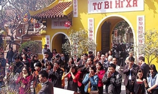 Không thể đi lễ chùa đầu năm, người dân nên làm gì để cầu bình an, may mắn?