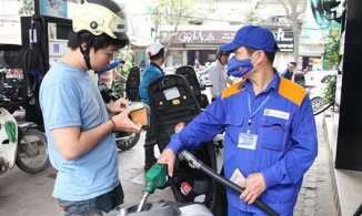 Giá xăng vượt kỉ lục, xăng RON 95 xấp xỉ 30.000 đồng/lít như dự đoán