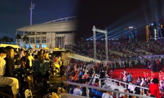 Khai mạc SEA Games 31: Khán giả đứng ngoài SVĐ Mỹ Đình từ sớm chờ xem bắn pháo hoa