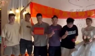 Cô gái mời 9 anh người yêu cũ đến đám cưới và cái kết bất ngờ