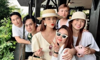 Huyền Lizzie đi du lịch cùng Đình Tú và hội bạn thân