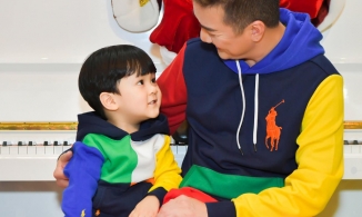 Đàm Vĩnh Hưng lần đầu công khai con trai ruột, danh tính mẹ đứa bé là ai?