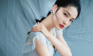 Lý Thấm: Đóa hoa xinh đẹp, tài năng của Cbiz chờ ngày “Kén nở thành ngài”