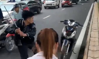 Làm bà bầu ngã xe, nhóm thanh niên còn đập nát đầu xe máy người nhắc nhớ
