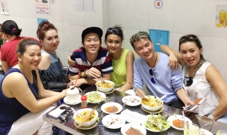 Quán bún riêu 40 năm tuổi 'đắt xắt ra miếng', Trấn Thành, Đàm Vĩnh Hưng và nhiều sao Việt đều từng check-in