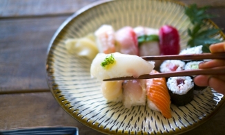 Cách ăn sushi đúng chuẩn Nhật Bản: 5 nguyên tắc cần biết khi ăn sushi