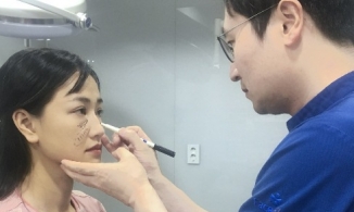 Bà mẹ một con Maya công khai phẫu thuật thẩm mỹ