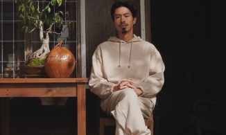 Loạt sao nam Việt chuộng diện đồ đơn sắc vào dịp cuối năm