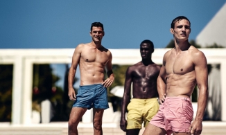 Nghỉ lễ 30/4 sắp tới, đây là 9 chiếc quần bơi đẹp cho nam giới hè 2021