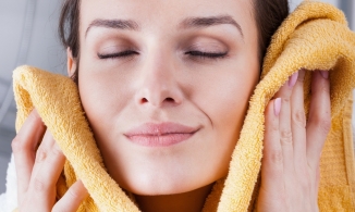 Khăn lau mặt ảnh hưởng như thế nào đến làn da của bạn?