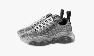 Moschino ra mắt giày 'bong bóng' có khả năng ghi nhớ bàn chân