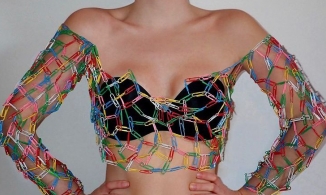 Những sáng tạo thời trang từ vật dụng đời thường của cô gái Canada