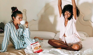 Ở nhà vẫn đẹp: 3 chất liệu vải cho trang phục pyjama mùa giãn cách