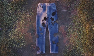 Quần jeans tự phân huỷ thành phân bón sau 6 tháng có giá 7 triệu đồng