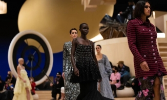 Chanel Spring Haute Couture 2022: Sự giao thoa của 3 thế hệ 'cầm cương' 