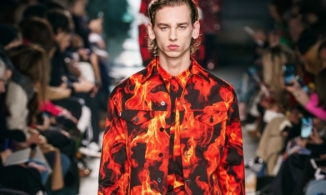 Flame Print: Sức nóng đến từ bản in hình ngọn lửa trên sàn diễn thời trang