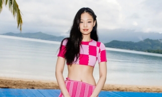 Jennie (BLACKPINK) 'mở bát' mốt áo khoe chân ngực (underboob) cực đắt show trong K-biz