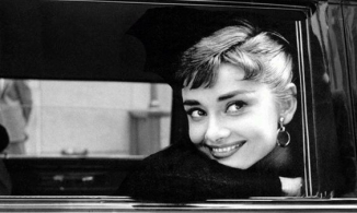 10 món đồ thời trang không thể thiếu trong tủ quần áo theo phong cách Audrey Hepburn