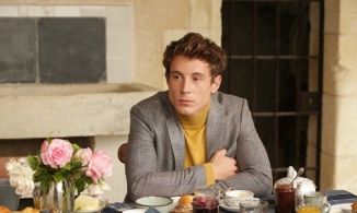 Emily in Paris: Không chỉ là cẩm nang thời trang dành cho phái yếu