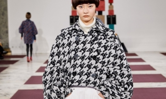 Họa tiết răng sói tiếp tục lên ngôi mùa thu đông 2020