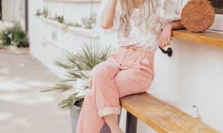 Điệu đà nhưng phá cách với vải Corduroy trong tiết trời se lạnh 