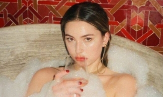 Ái nữ của Steve Jobs khoe ảnh lần đầu làm người mẫu