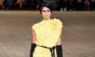 Vàng nắng và xám khói là hai màu Pantone gọi tên cho vị trí màu hot 2021