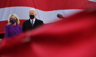 Trang phục màu tím 'lưỡng đảng' được bà Jill Biden lựa chọn xuất hiện trước lễ nhậm chức Tổng thống của chồng