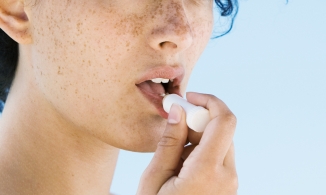 Mẹo đơn giản xóa bỏ nỗi lo thâm môi