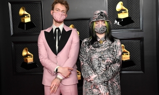 Những chiếc khẩu trang đẹp nhất thảm đỏ Grammy 63 