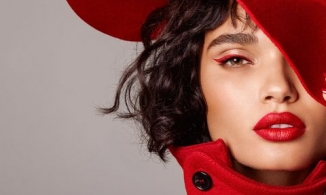 Nếu bạn buồn, hãy tô thêm son và tiếp tục chiến đấu!