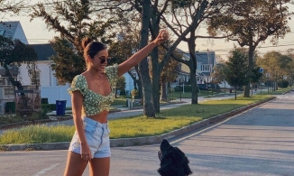 Á hậu 2 Miss Universe thích mặc đồ hở eo táo bạo