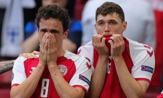 EURO 2020: Cả thế giới cầu nguyện cho tiền vệ Christian Eriksen