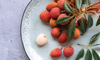 Ăn nhiều vải và mận? Đây là cách trị mụn nhọt trên mặt và trên cơ thể 