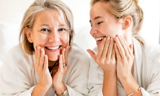 Chăm sóc da nhạy cảm bị mụn không phải ai cũng biết