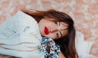 Bạn có biết: Phụ nữ đánh son đỏ sẽ có khả  tìm được người yêu cao hơn?  