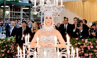 Katy Perry cùng loạt sao rơi vào tình huống oái oăm khi lên đồ dự sự kiện