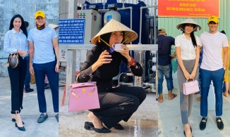 Thuỷ Tiên từng không ít lần đeo túi hiệu đắt đỏ đi từ thiện