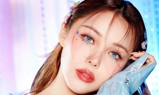 Gương mặt lấp lánh ánh sao là một trong số những kiểu trang điểm được yêu thích nhất mùa lễ hội