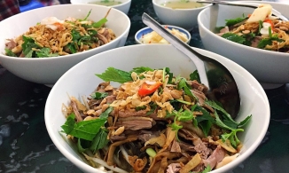 7 món trộn càng nắng nóng càng được săn đón ở Hà Nội mỗi dịp hè về