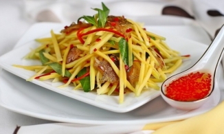 Cách làm gỏi xoài khô cá sặc vừa ngon miệng lại dễ làm của xứ Tây Đô