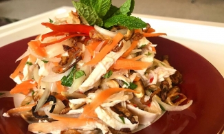 Cách làm nộm ức gà chua ngọt, vừa giúp giải ngấy lại không lo tăng cân