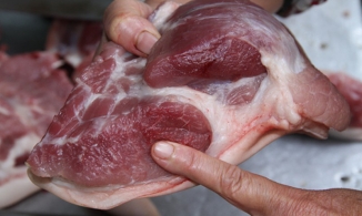 Thịt lợn có 5 dấu hiệu này thì giá rẻ đến mấy cũng không nên mua