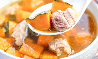 Cách nấu món canh bí đỏ sườn heo bổ dưỡng, thơm ngon cho bữa cơm chiều